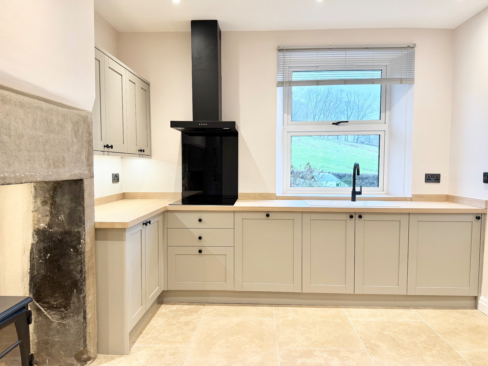 3 bedroom mid terraced house To Let in Halifax - Photograph 4.