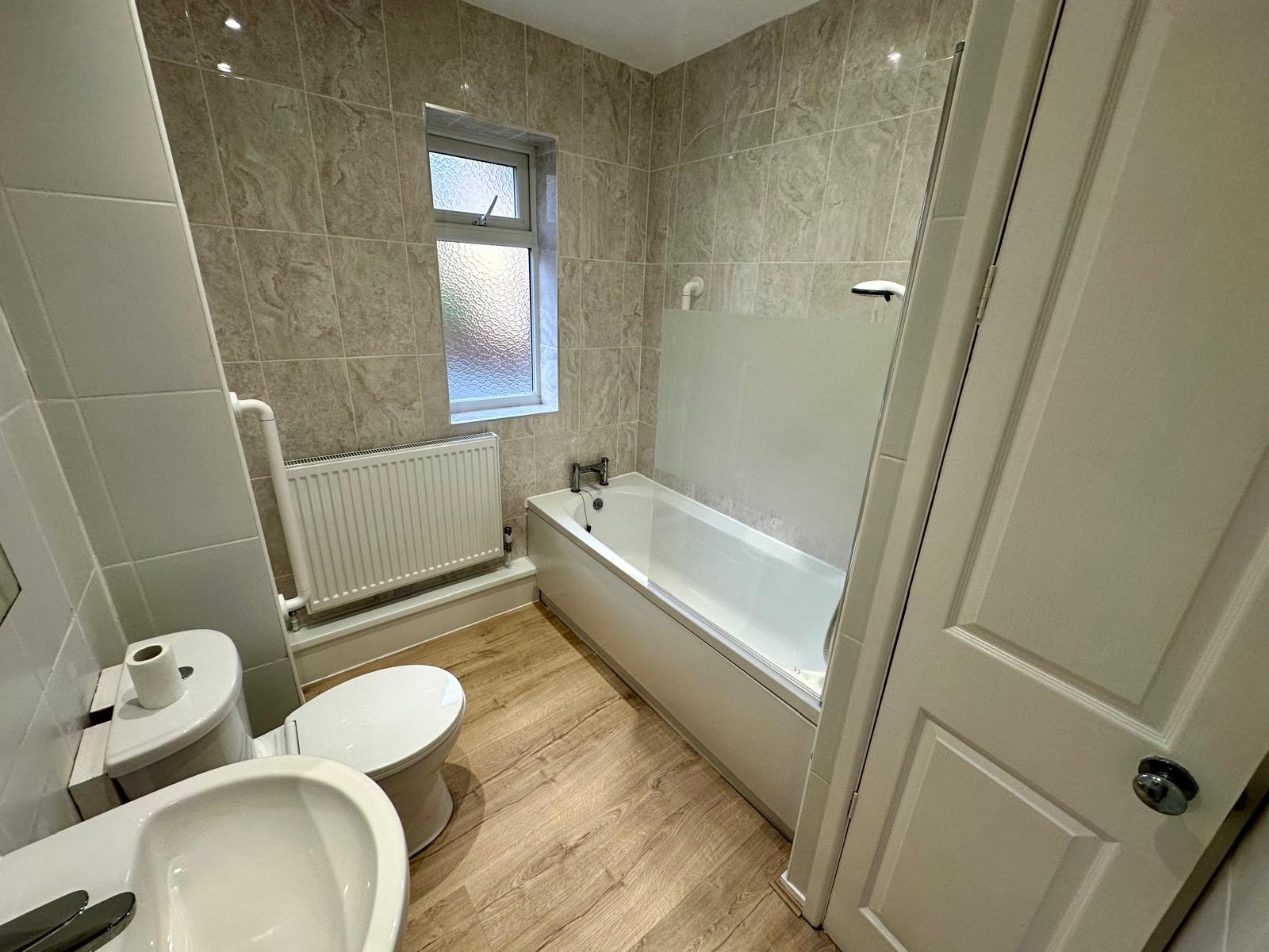 1 bedroom apartment flat/apartment To Let in Halifax - Photograph 9.