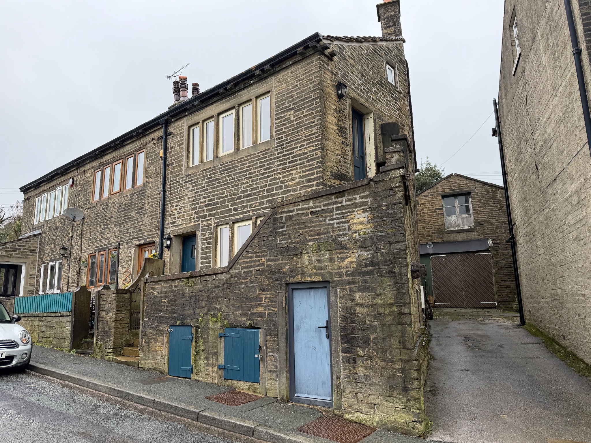 2 bedroom end terraced house To Let in Midgley - Property photograph.