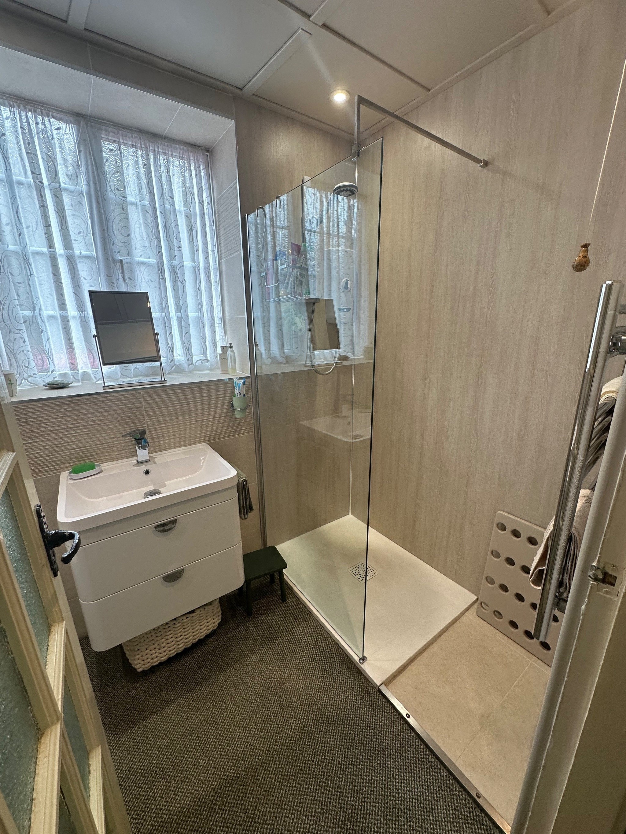 3 bedroom detached house For Sale in Halifax - Photograph 20.