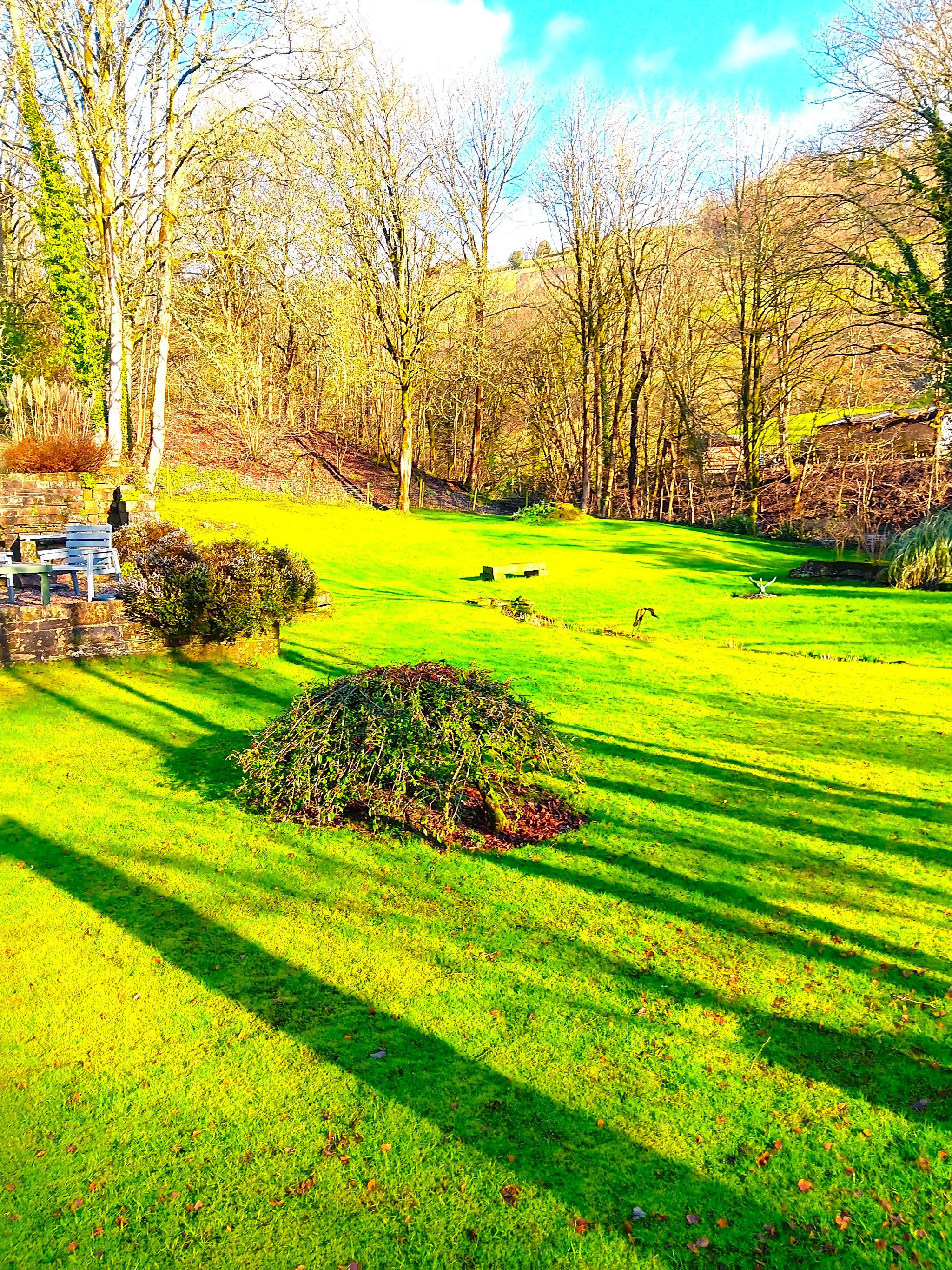 3 bedroom detached house For Sale in Halifax - Photograph 5.