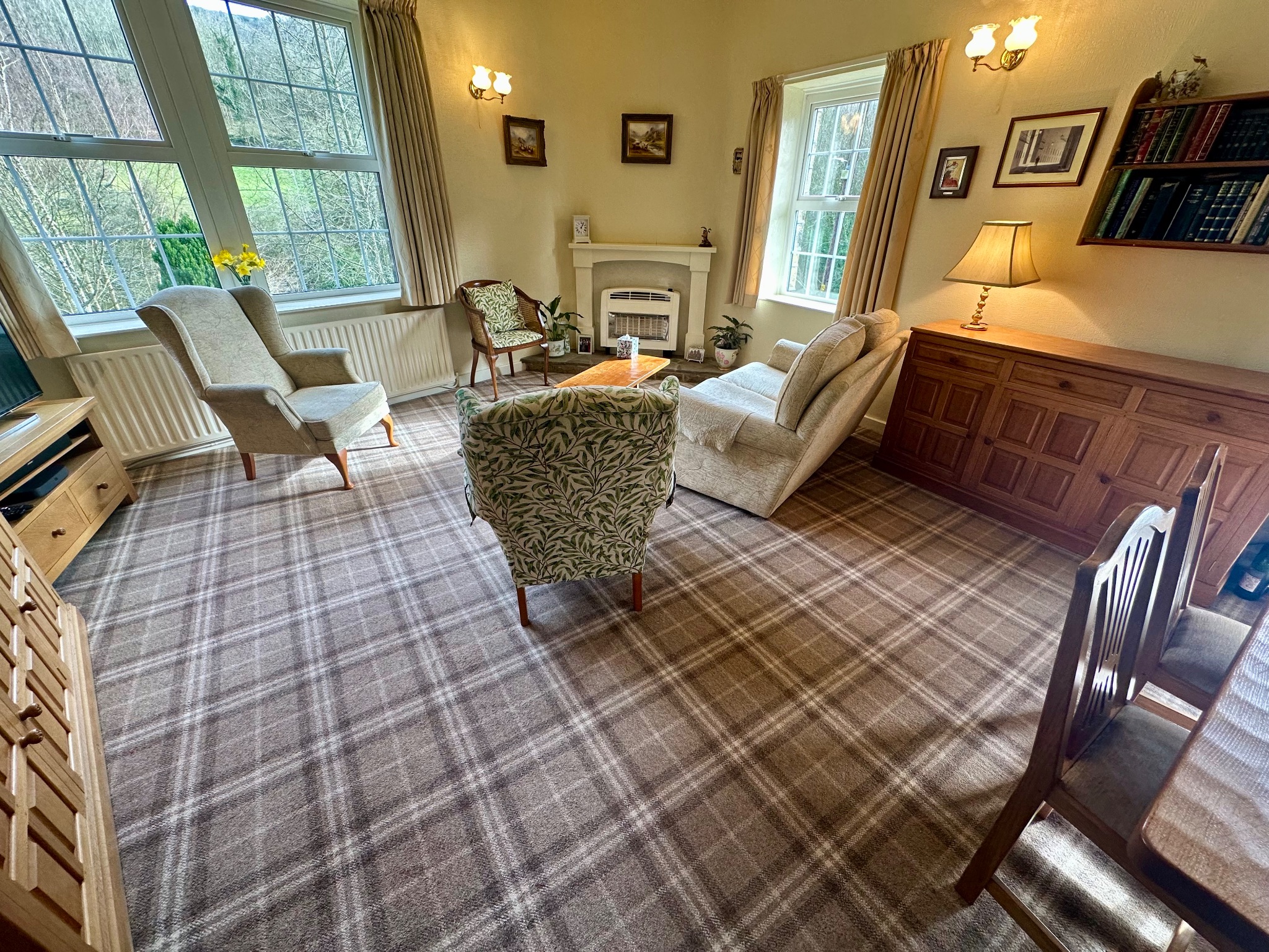 3 bedroom detached house For Sale in Halifax - Property photograph.