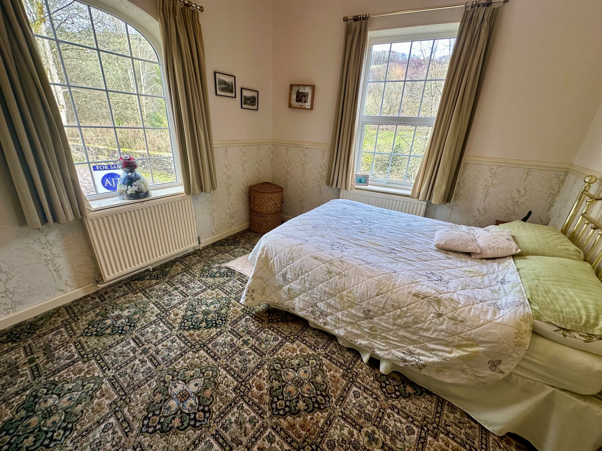 3 bedroom detached house For Sale in Halifax - Photograph 19.
