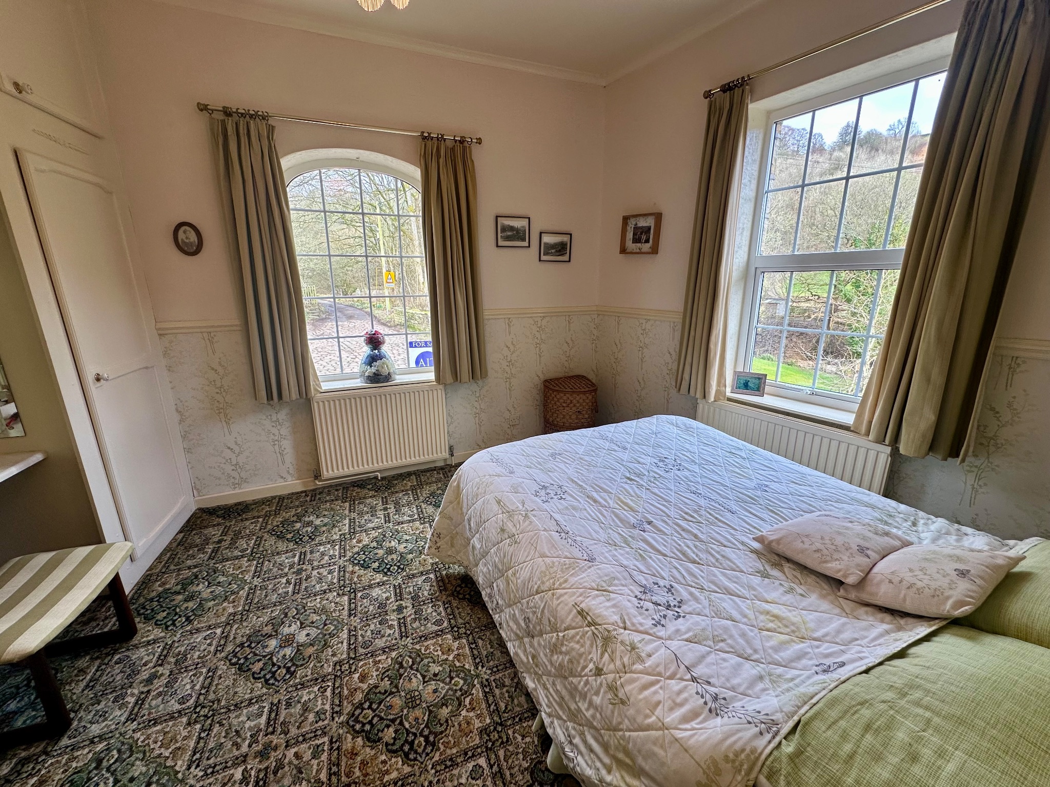 3 bedroom detached house For Sale in Halifax - Photograph 17.