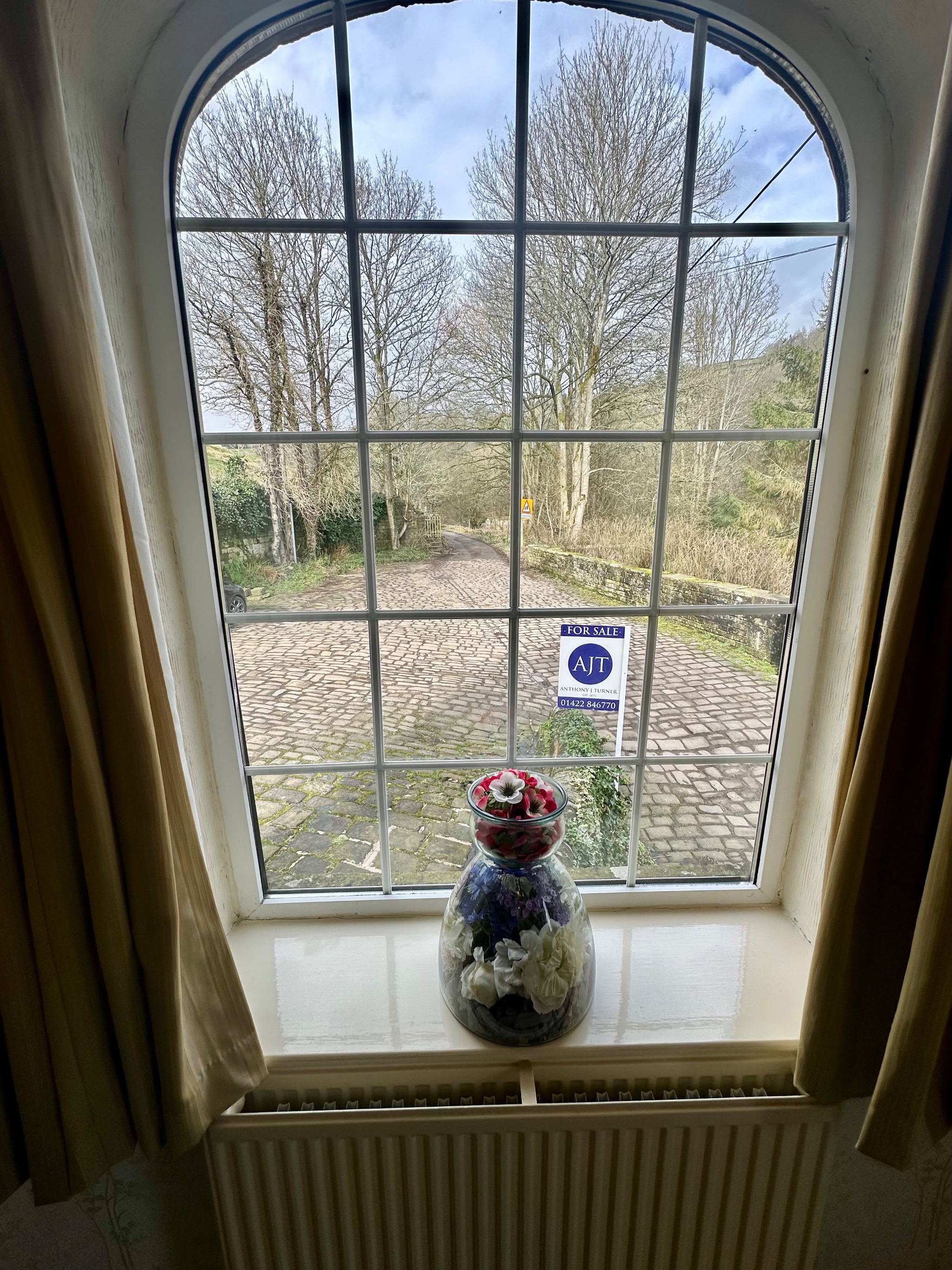 3 bedroom detached house For Sale in Halifax - Photograph 18.