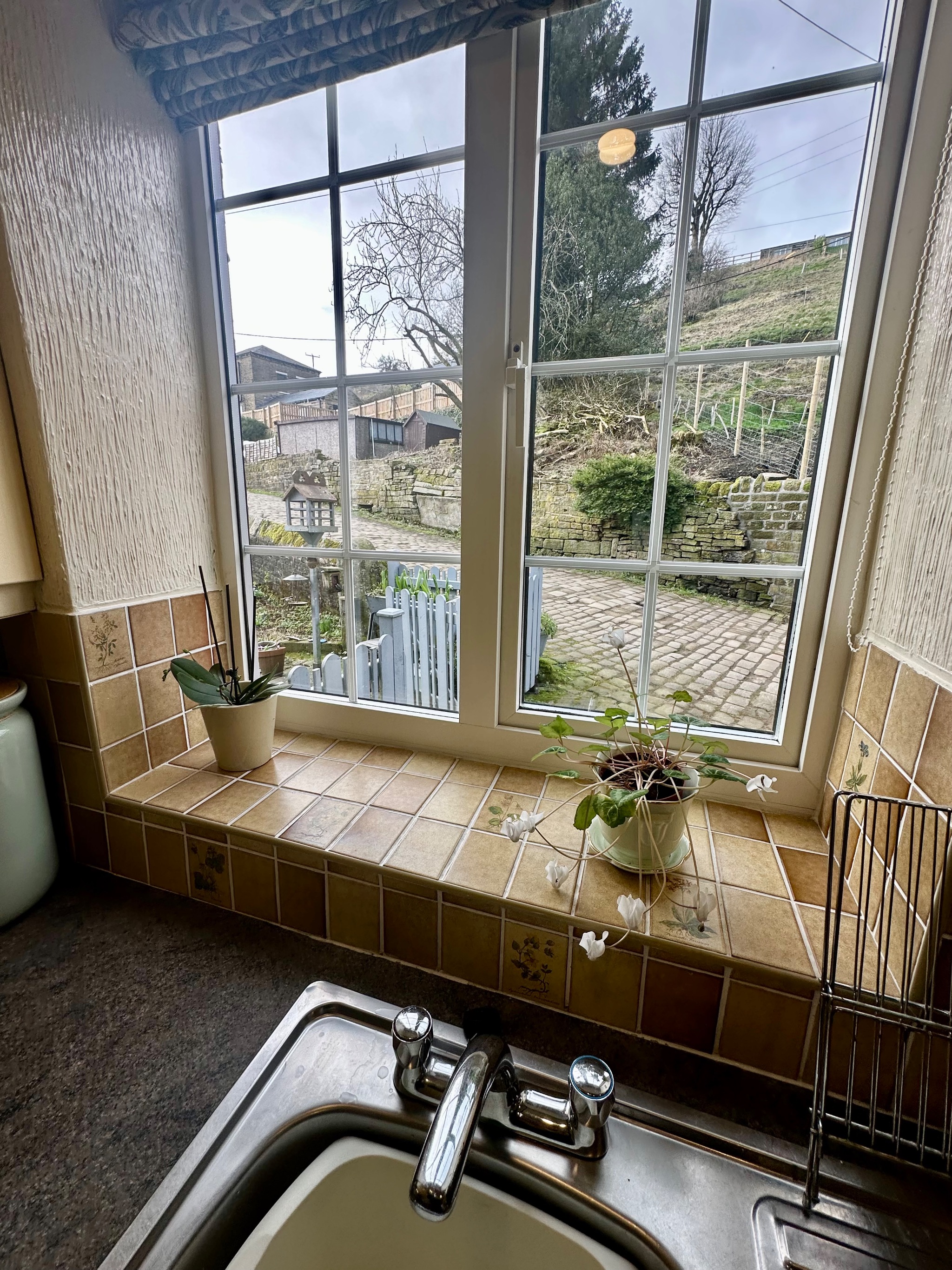3 bedroom detached house For Sale in Halifax - Photograph 16.