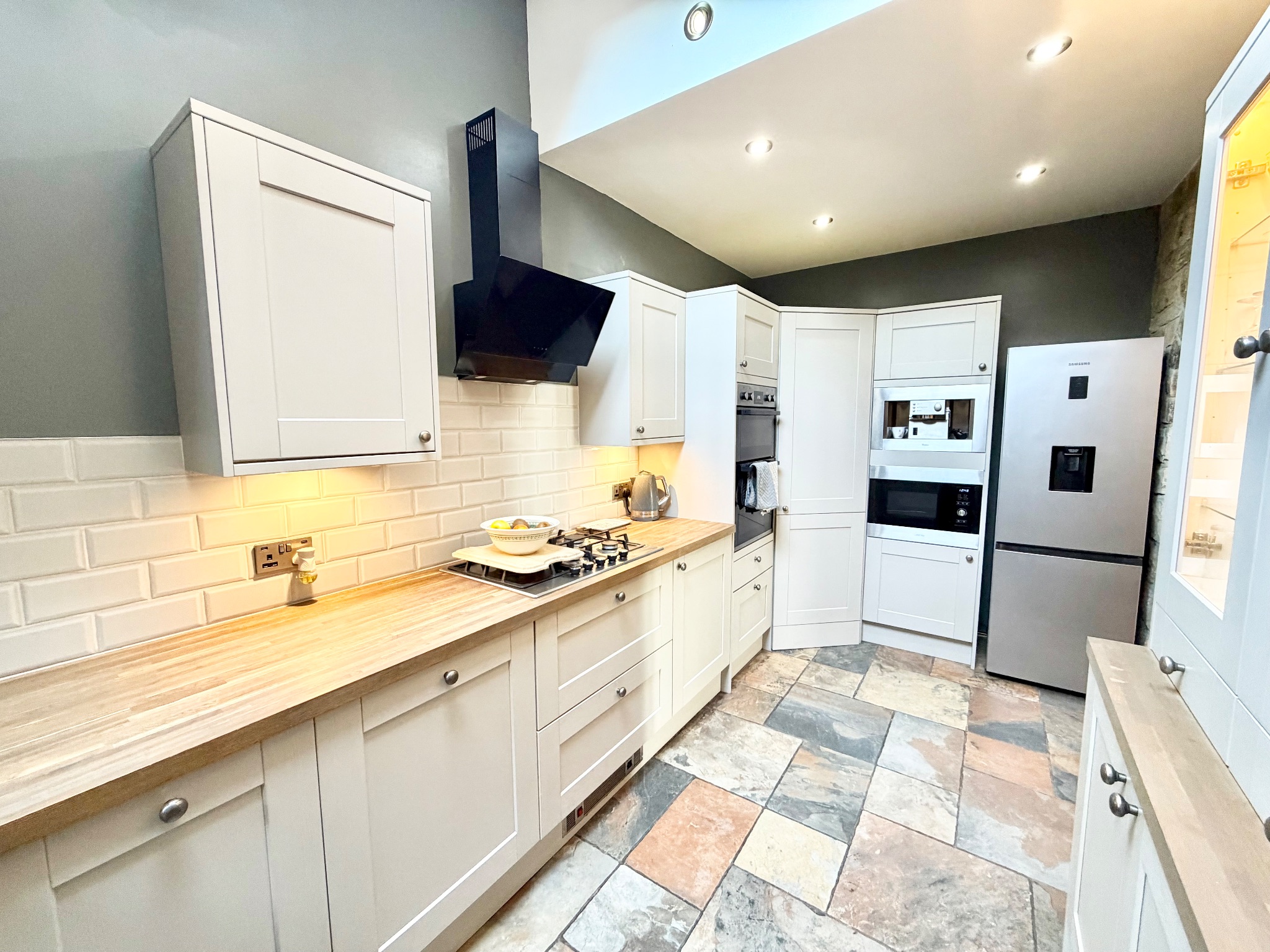 4 bedroom end terraced house For Sale in Halifax - Photograph 13.