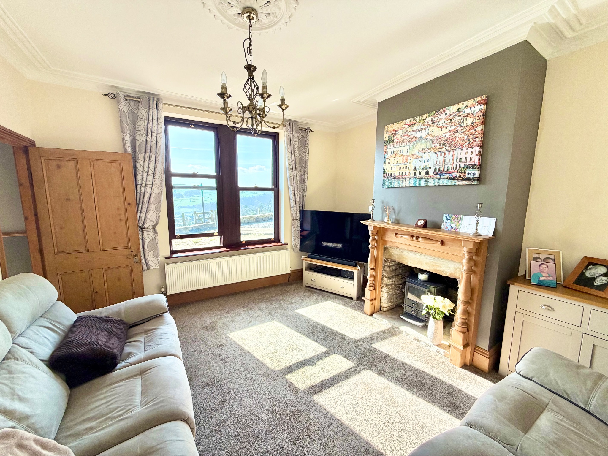 4 bedroom end terraced house For Sale in Halifax - Photograph 3.