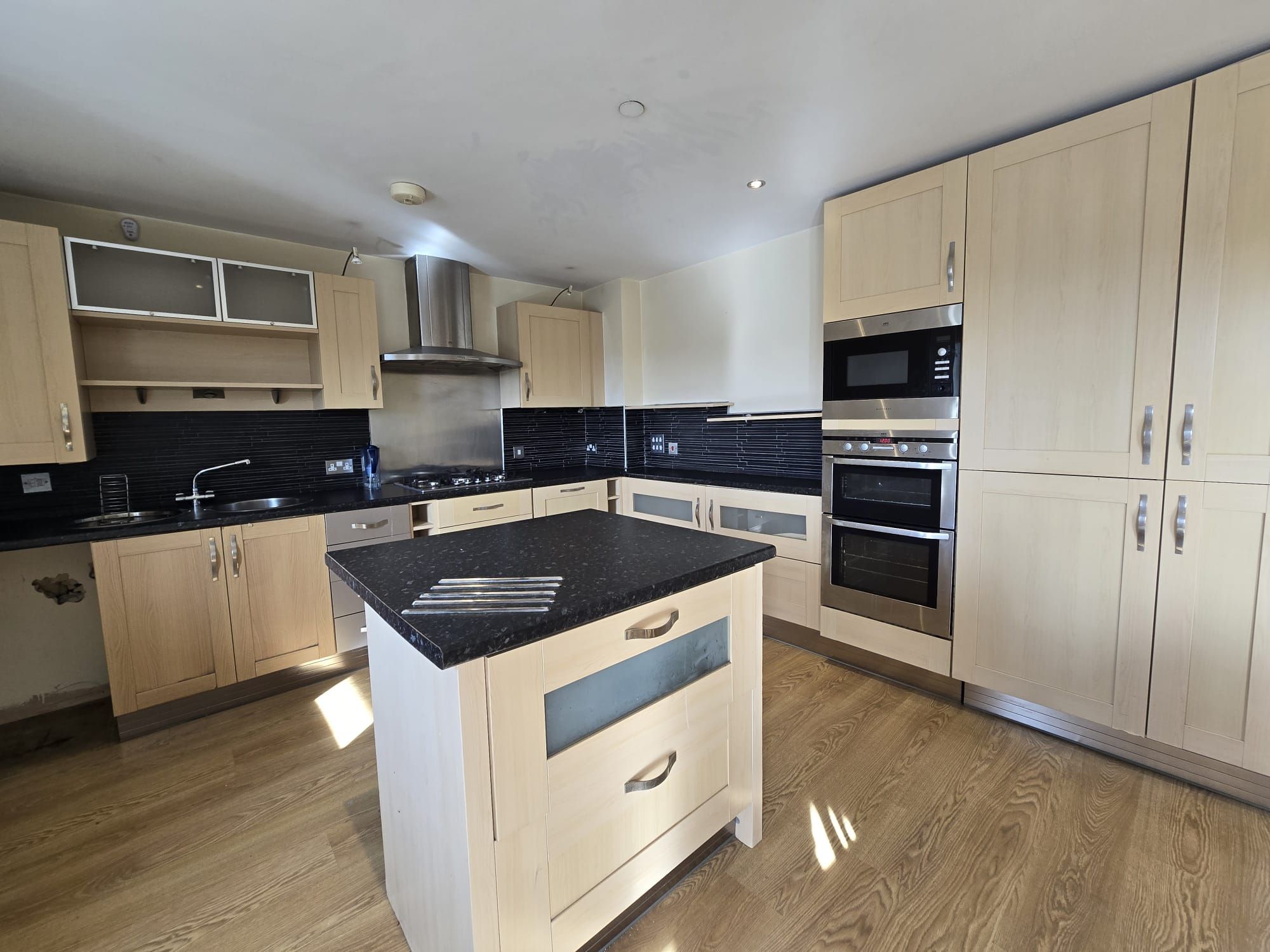 2 bedroom apartment flat/apartment For Sale in Halifax - Photograph 6.