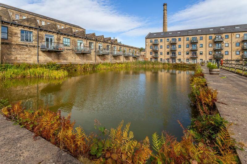 2 bedroom apartment flat/apartment For Sale in Halifax - Property photograph.