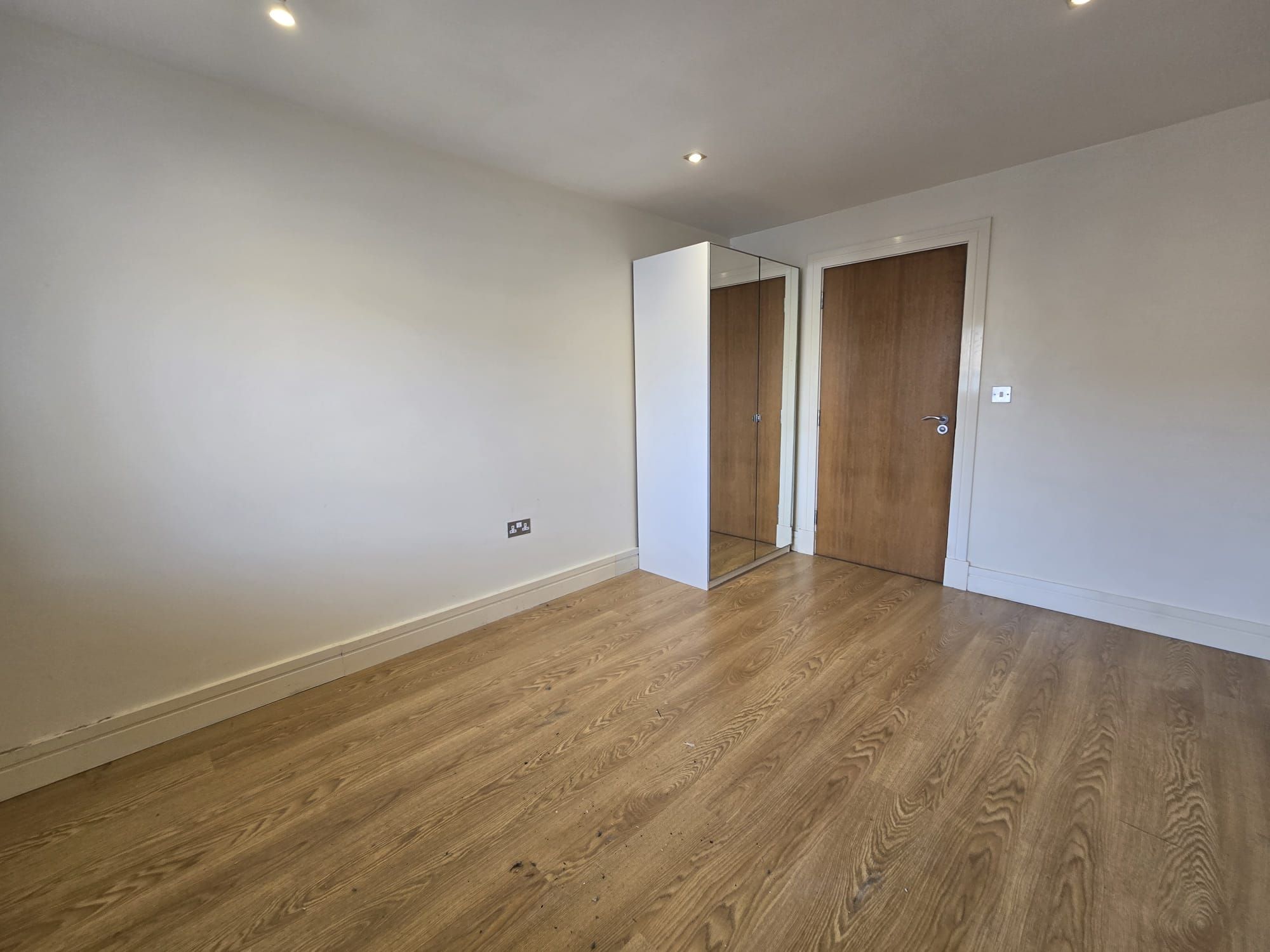 2 bedroom apartment flat/apartment For Sale in Halifax - Photograph 8.