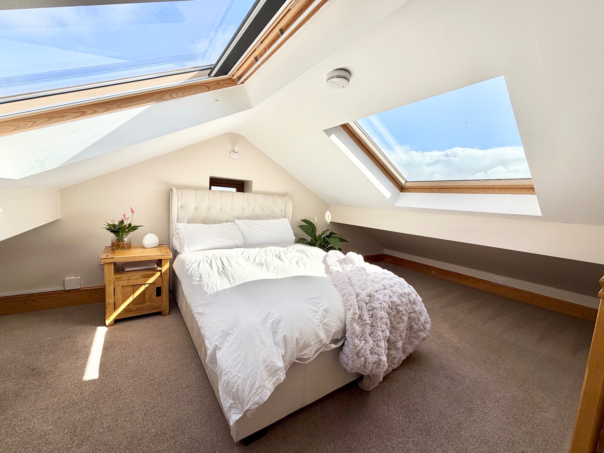 6 bedroom detached house For Sale in Luddendenfoot - Photograph 28.