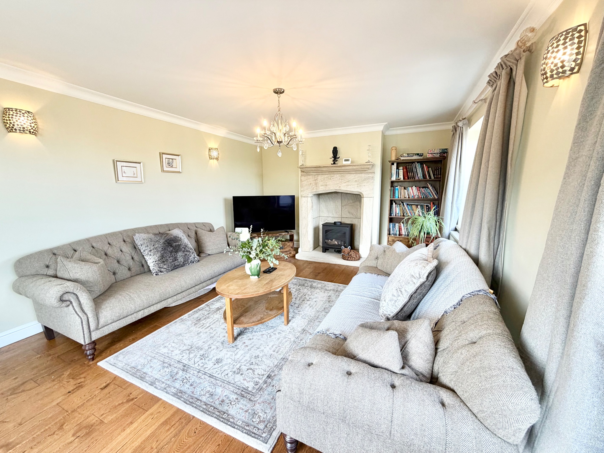 6 bedroom detached house For Sale in Luddendenfoot - Photograph 12.