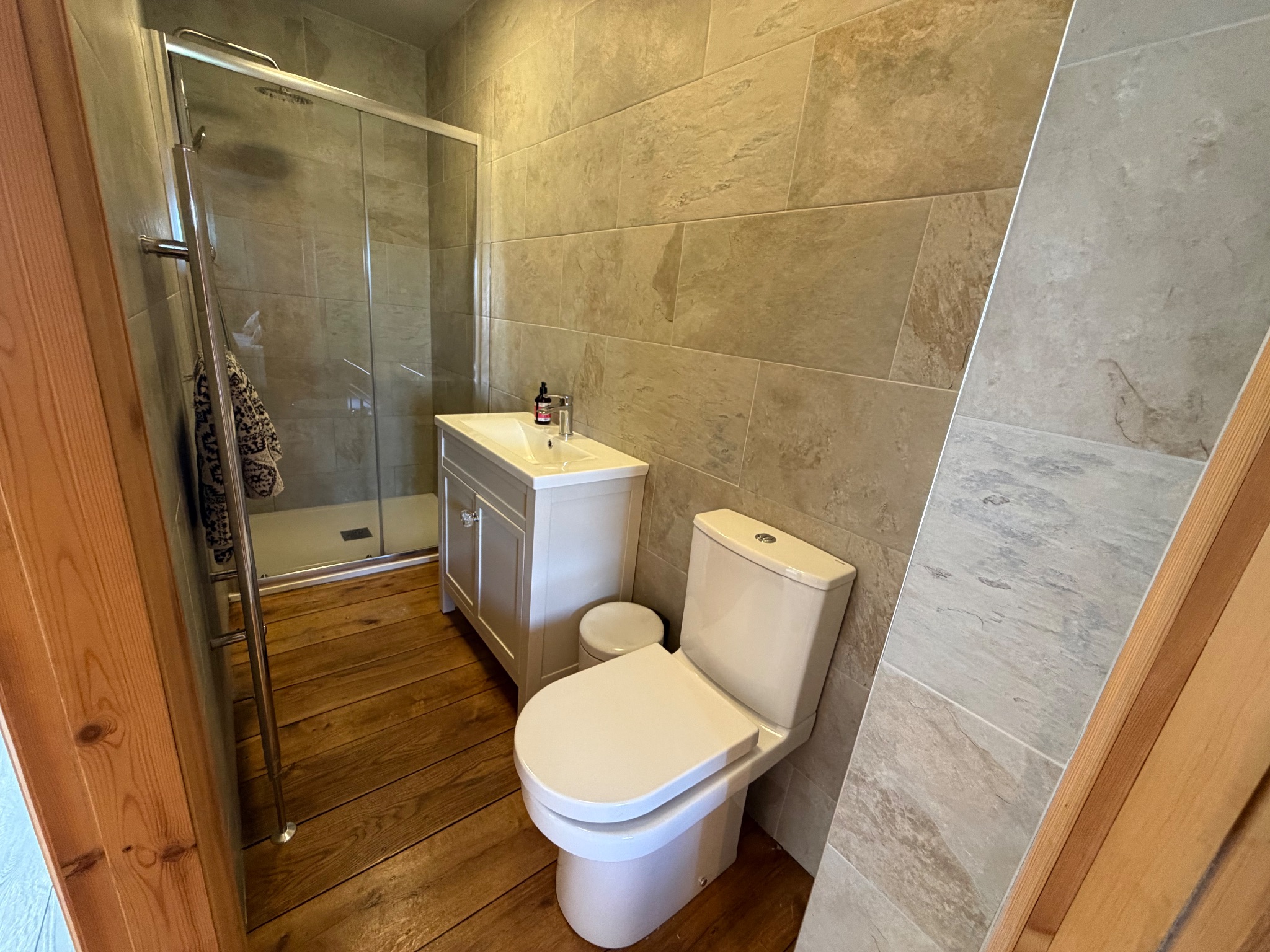 6 bedroom detached house For Sale in Luddendenfoot - Photograph 20.