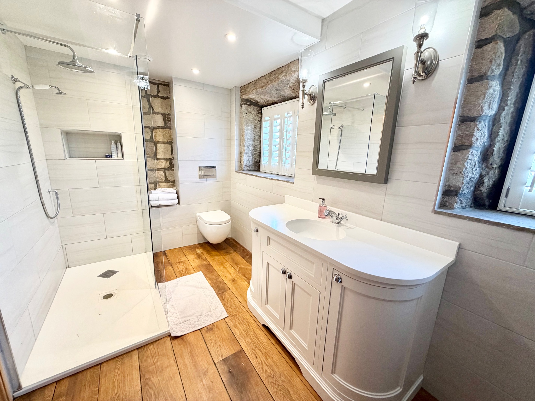 6 bedroom detached house For Sale in Luddendenfoot - Photograph 21.