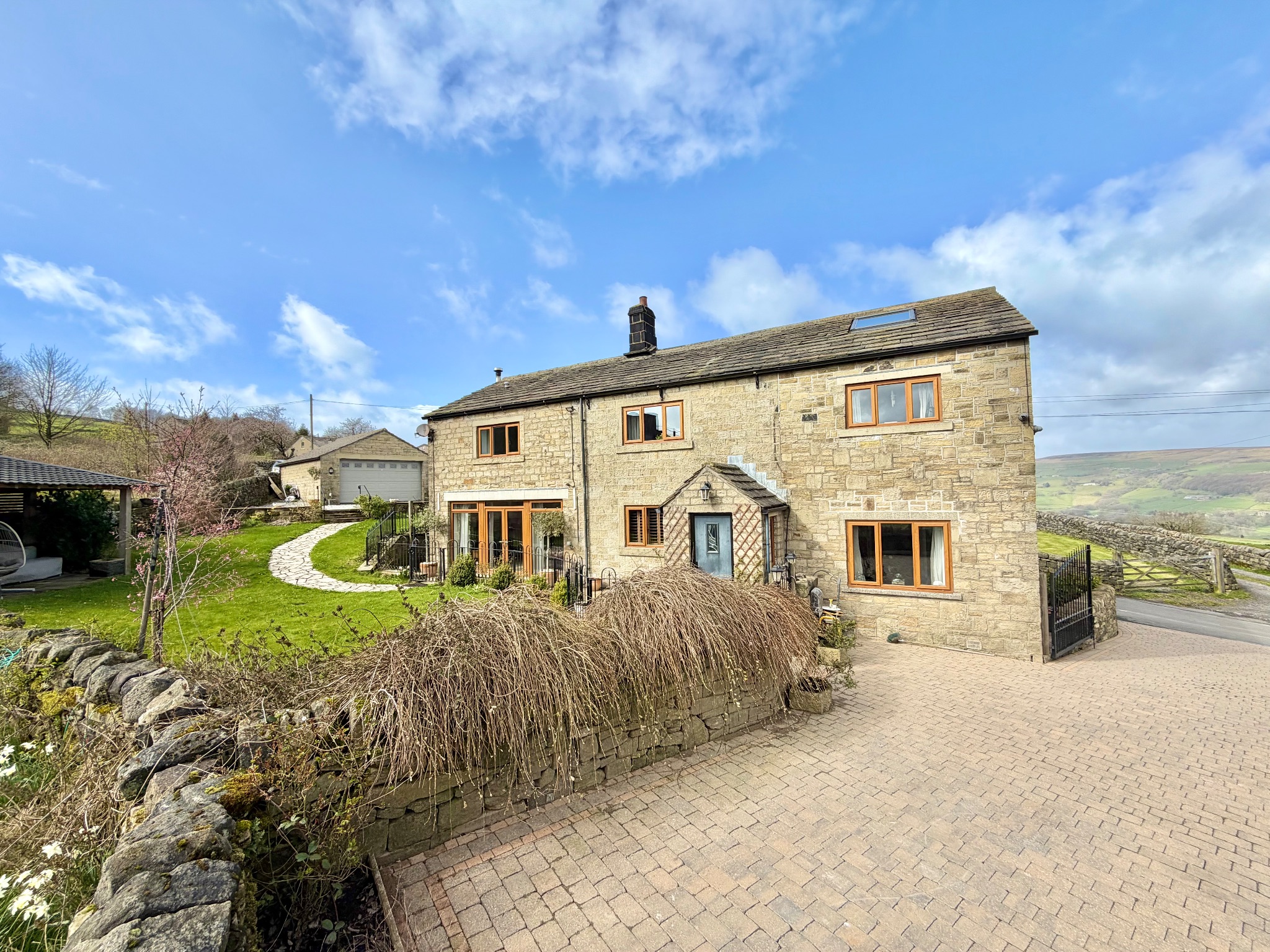 6 bedroom detached house For Sale in Luddendenfoot - Photograph 31.