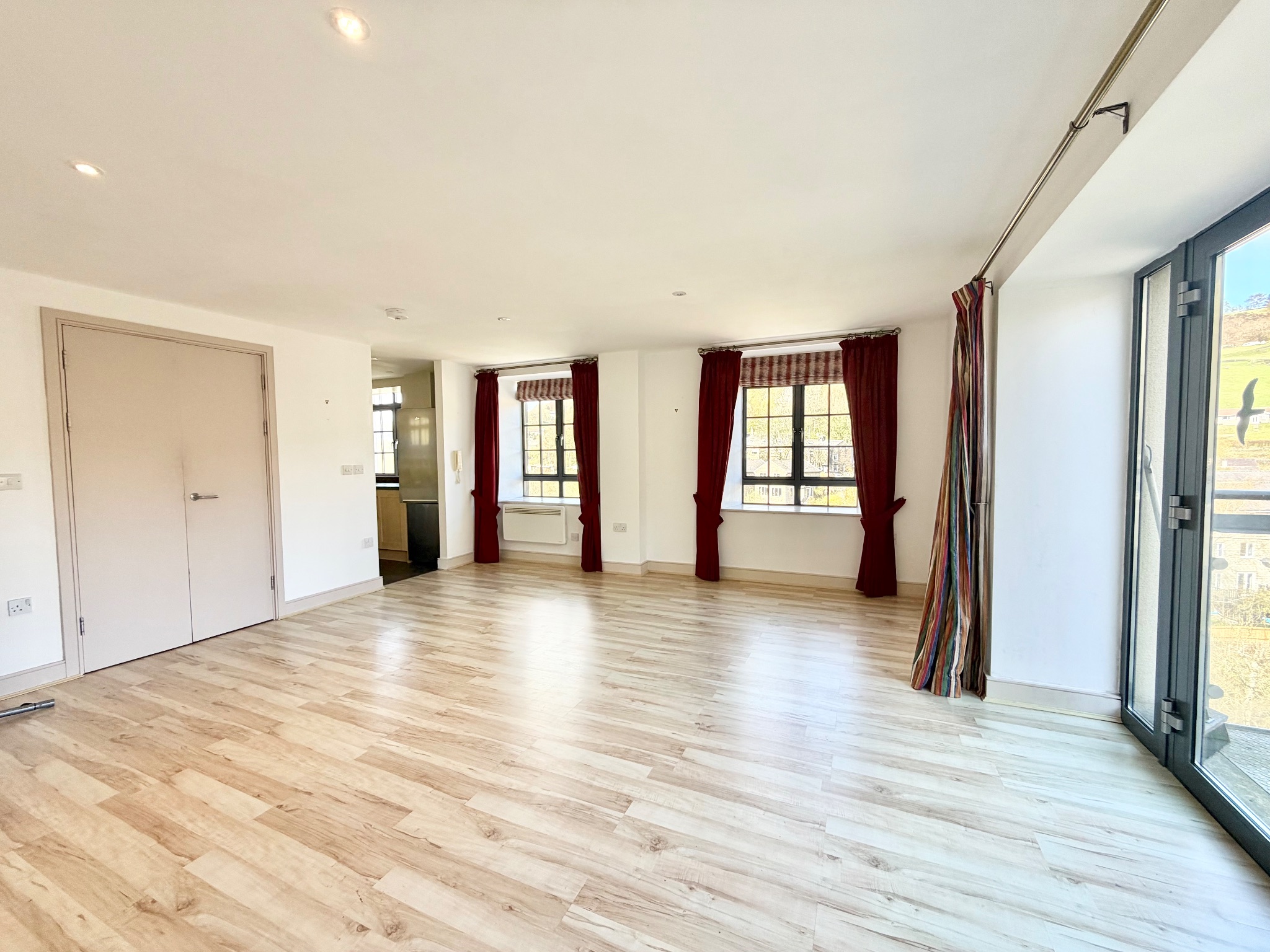 3 bedroom duplex flat/apartment To Let in Todmorden - Property photograph.