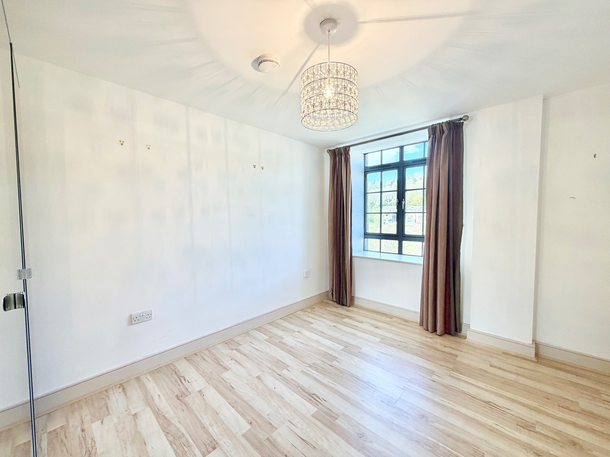 3 bedroom duplex flat/apartment To Let in Todmorden - Photograph 7.