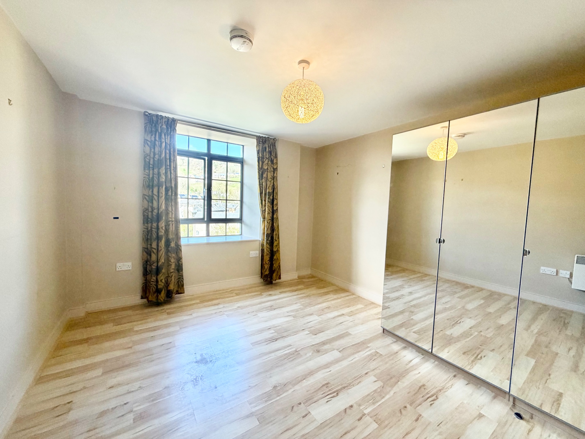 3 bedroom duplex flat/apartment To Let in Todmorden - Photograph 6.