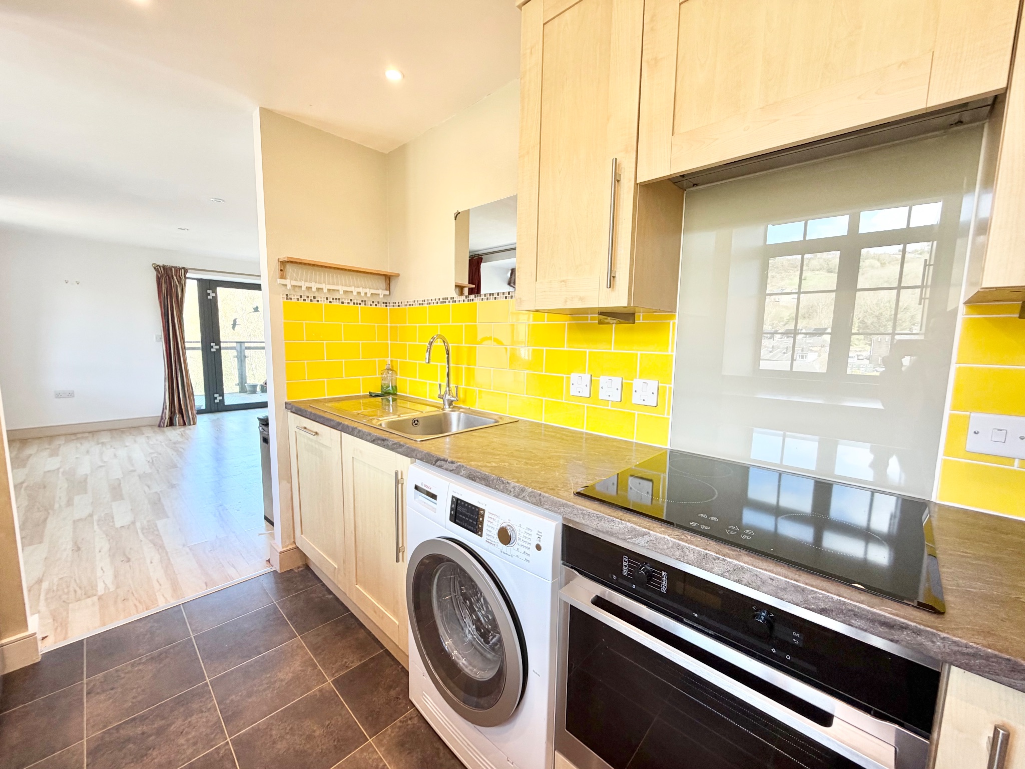 3 bedroom duplex flat/apartment To Let in Todmorden - Photograph 5.