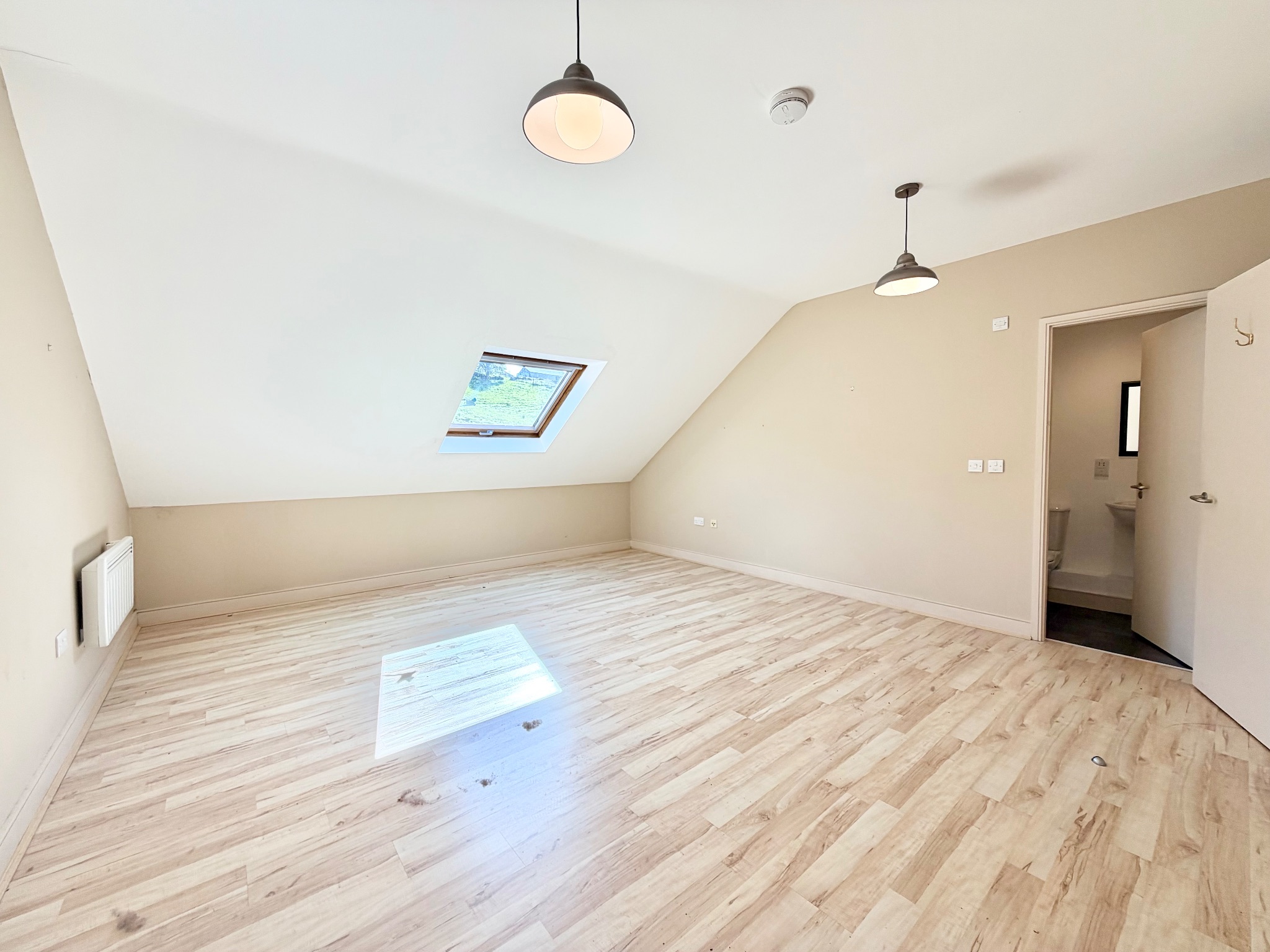 3 bedroom duplex flat/apartment To Let in Todmorden - Photograph 9.