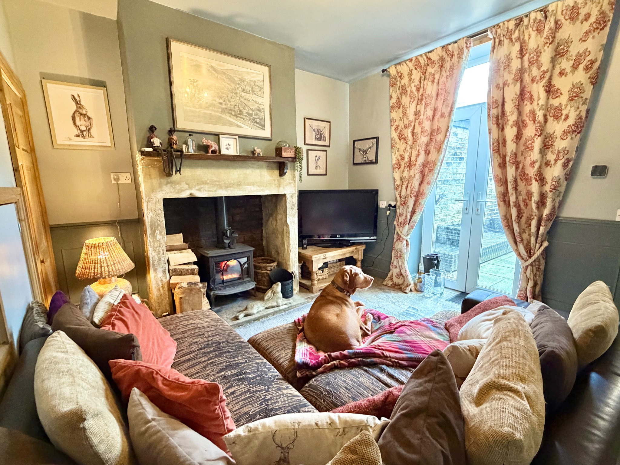 3 bedroom mid terraced house For Sale in Hebden Bridge - Photograph 5.