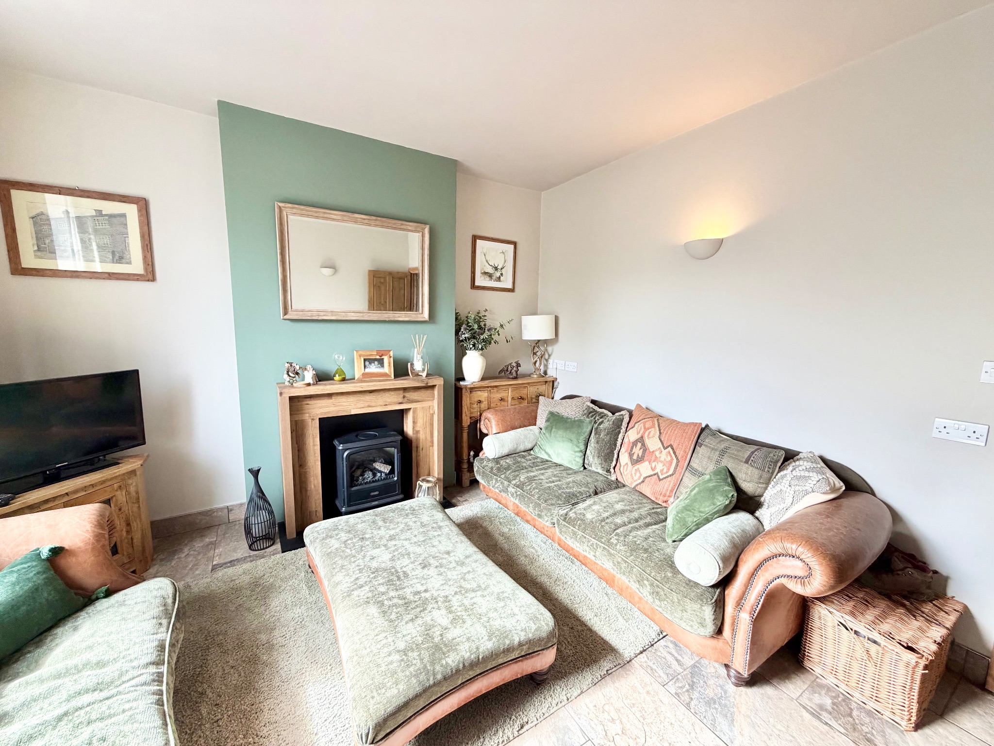 3 bedroom mid terraced house For Sale in Hebden Bridge - Photograph 3.