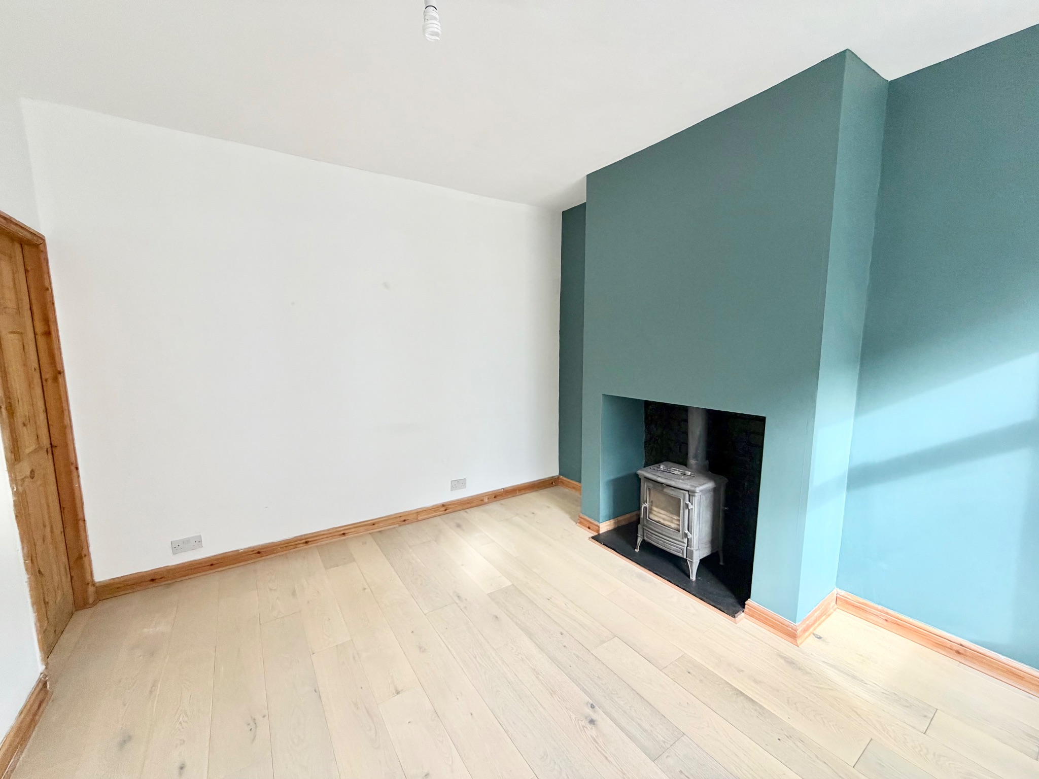 3 bedroom end terraced house To Let in Todmorden - Property photograph.