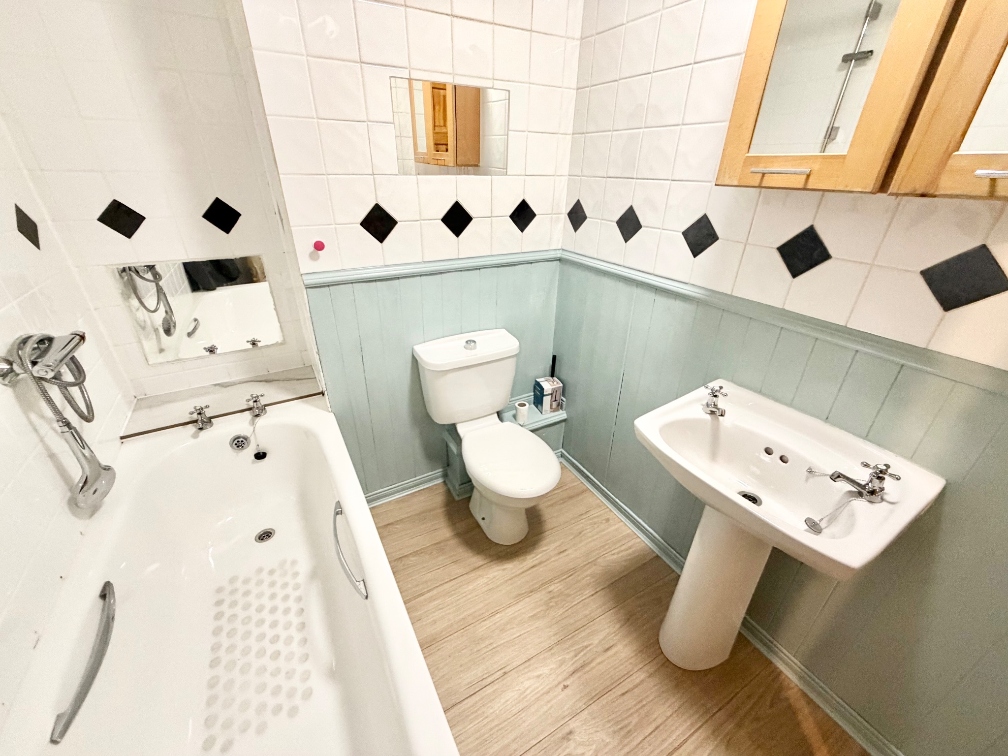 3 bedroom end terraced house To Let in Todmorden - Photograph 6.