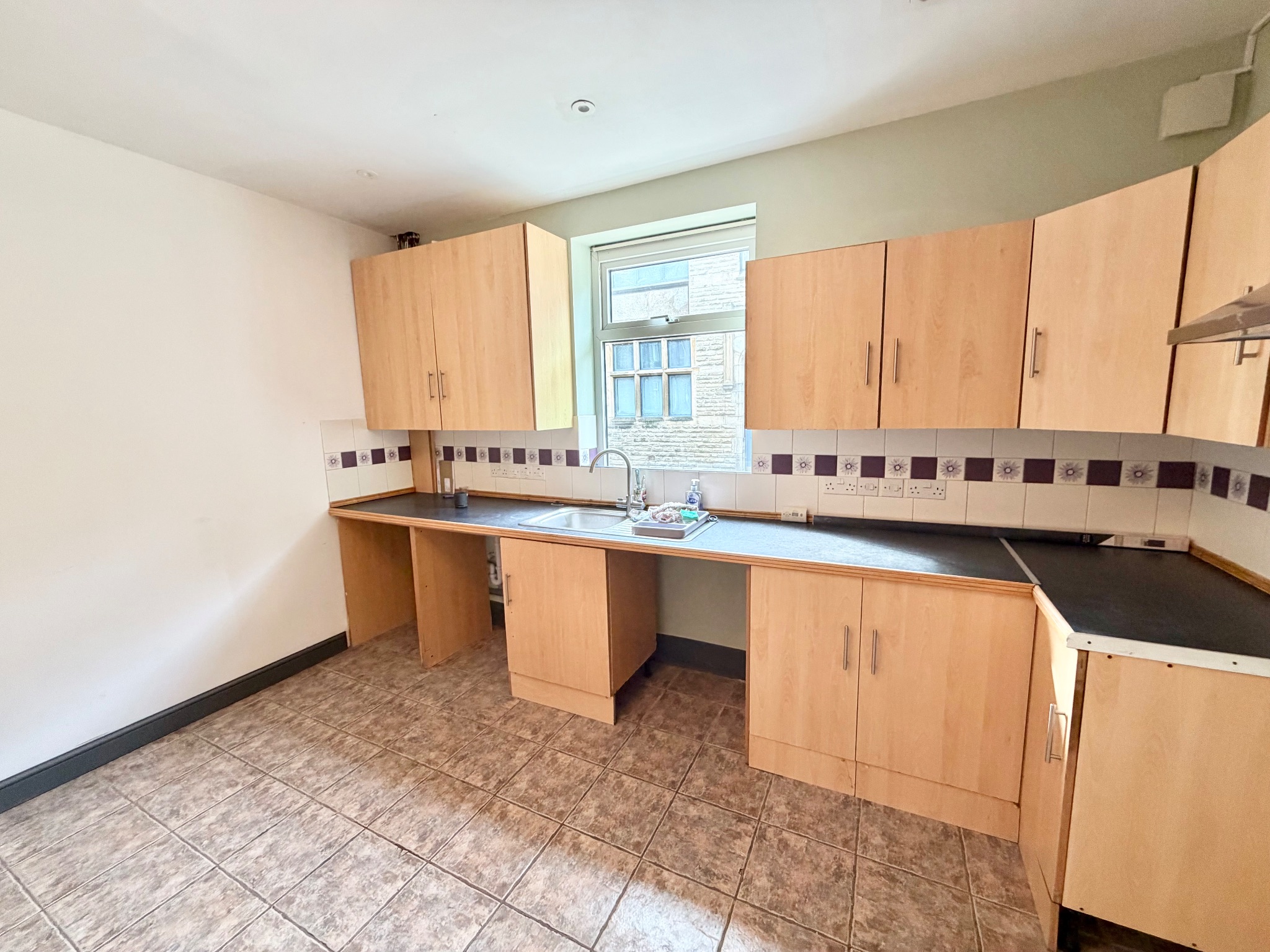 3 bedroom end terraced house To Let in Todmorden - Photograph 5.