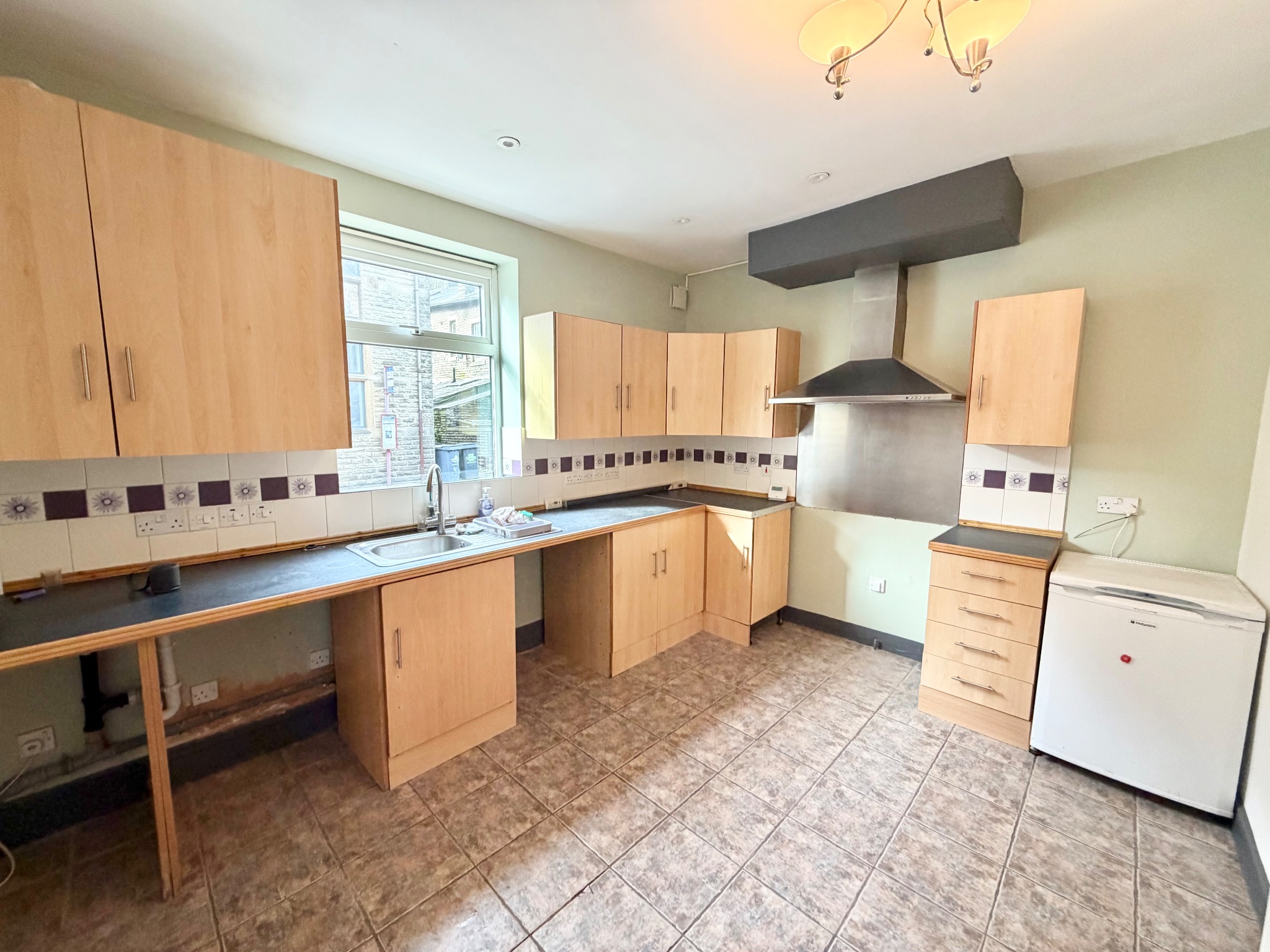 3 bedroom end terraced house To Let in Todmorden - Photograph 4.