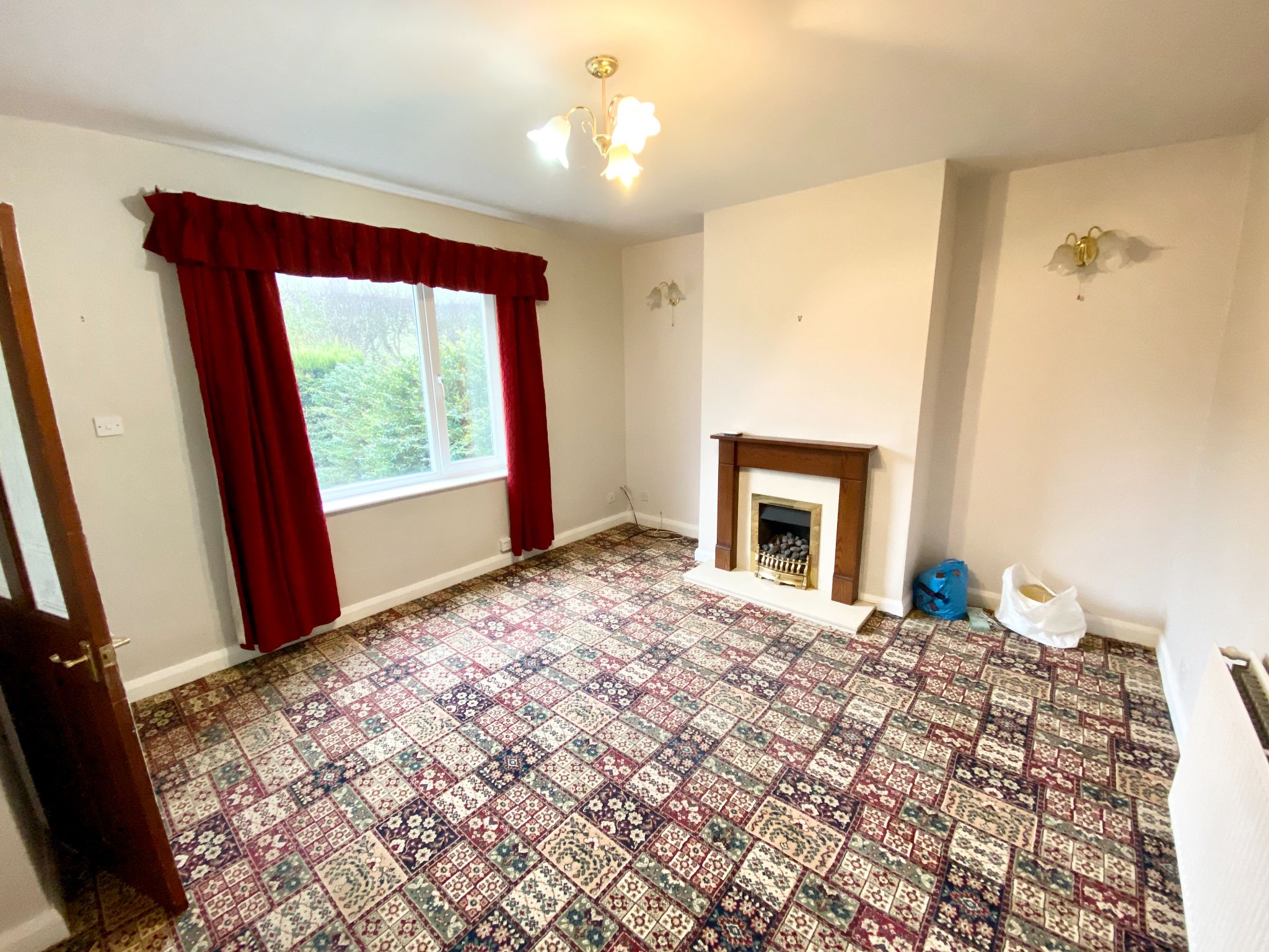 2 bedroom mid terraced house Let Agreed in Mytholmroyd - Living Room