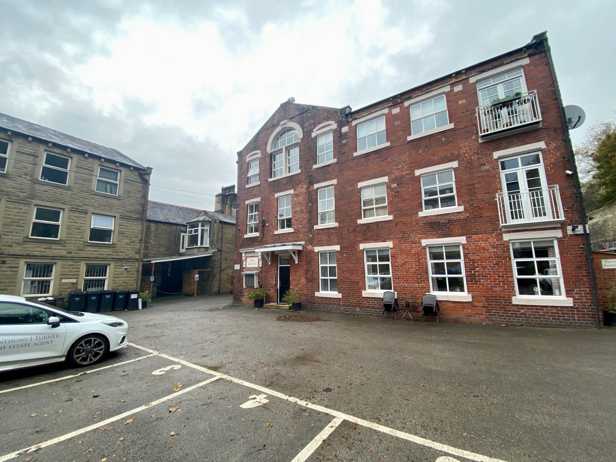 2 bedroom ground floor flat/apartment To Let in Hebden Bridge - Photograph 1