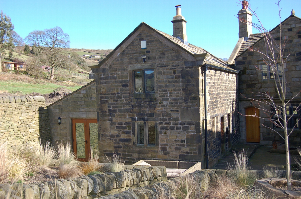 2 bedroom cottage house Let Agreed in Hebden Bridge - Photograph 1