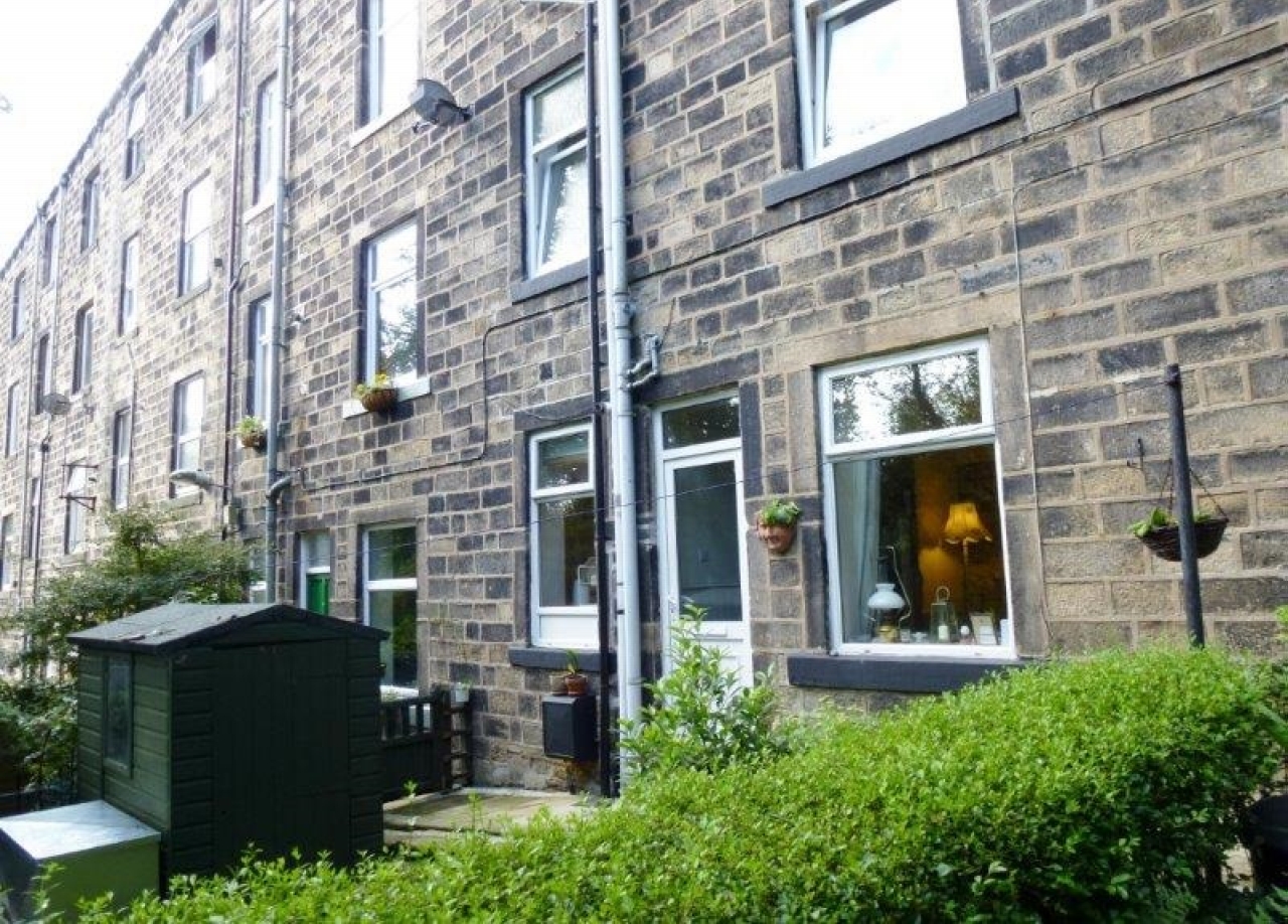 1 bedroom mid terraced house Let Agreed in Hebden Bridge - Photograph 1
