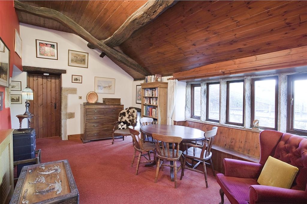 5 bedroom detached house To Let in Halifax - Photograph 6