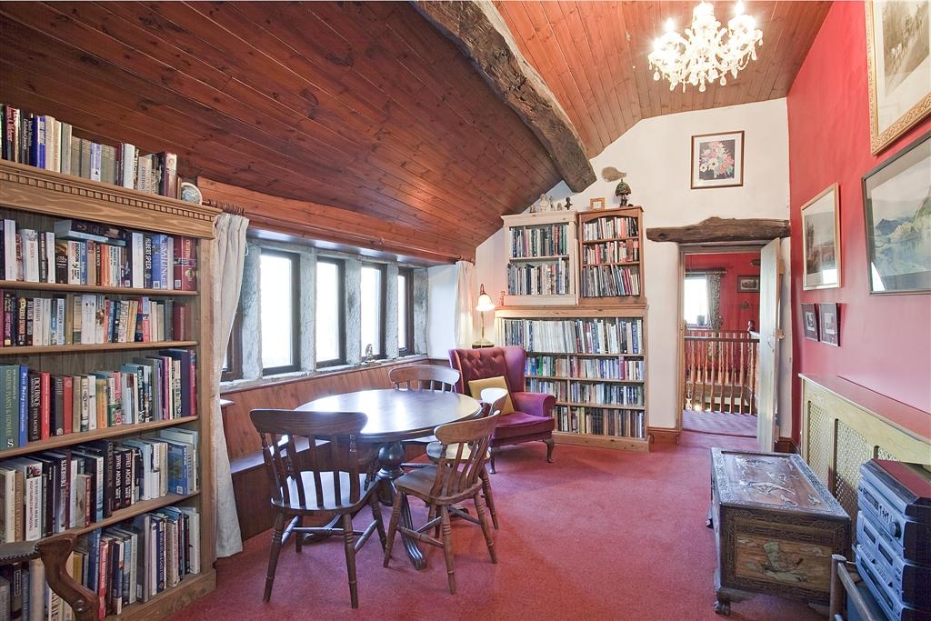 5 bedroom detached house To Let in Halifax - Photograph 7
