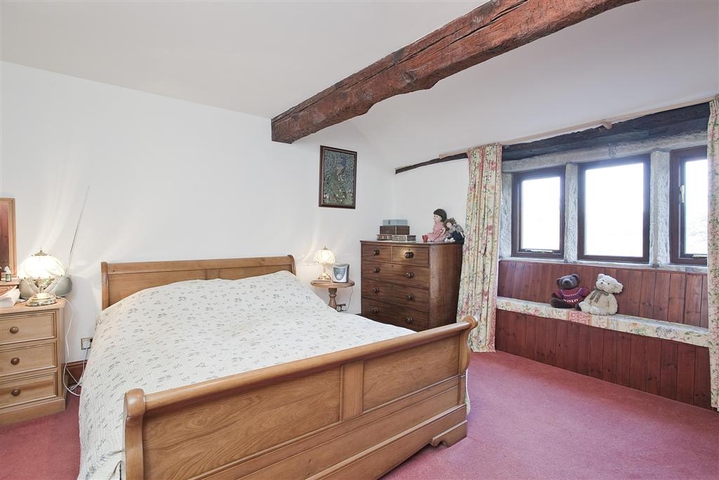 5 bedroom detached house To Let in Halifax - Photograph 8