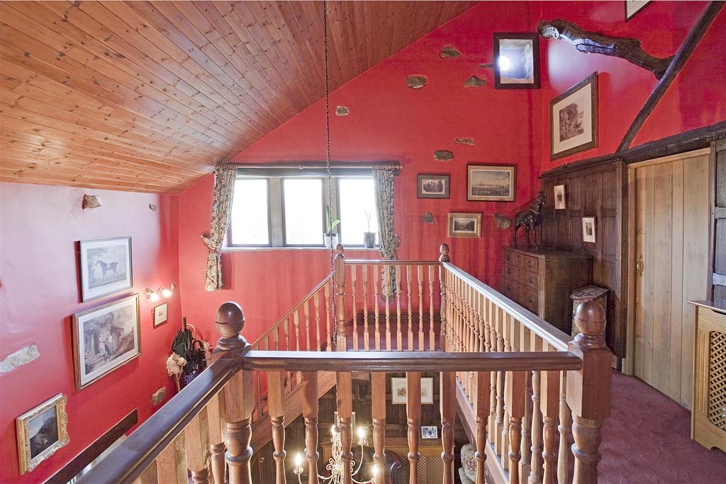 5 bedroom detached house To Let in Halifax - Photograph 9