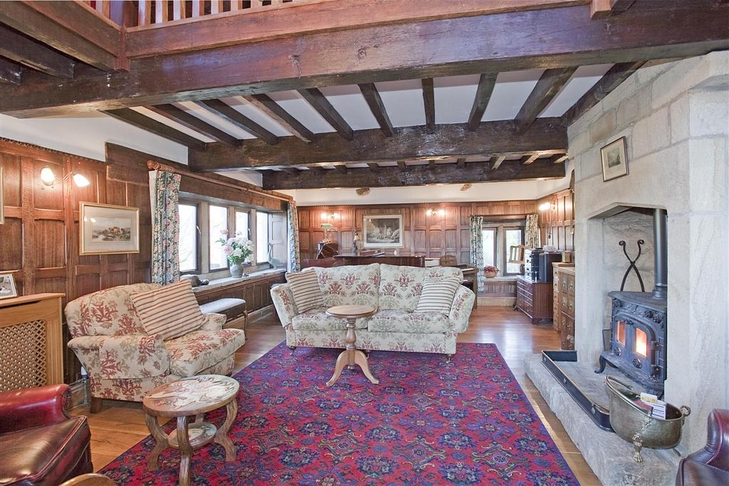 5 bedroom detached house To Let in Halifax - Photograph 12