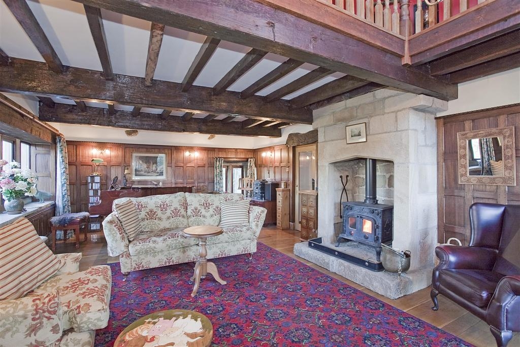 5 bedroom detached house To Let in Halifax - Photograph 13