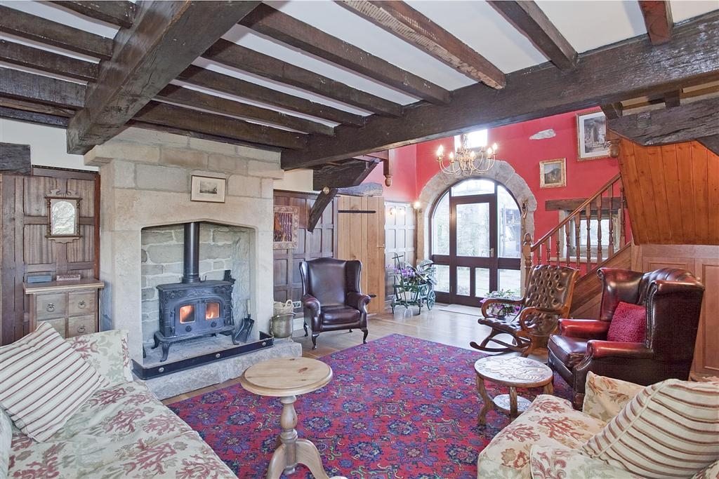 5 bedroom detached house To Let in Halifax - Photograph 14