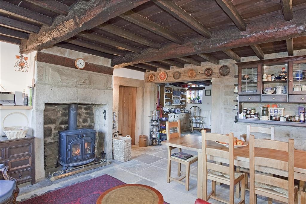 5 bedroom detached house To Let in Halifax - Photograph 16