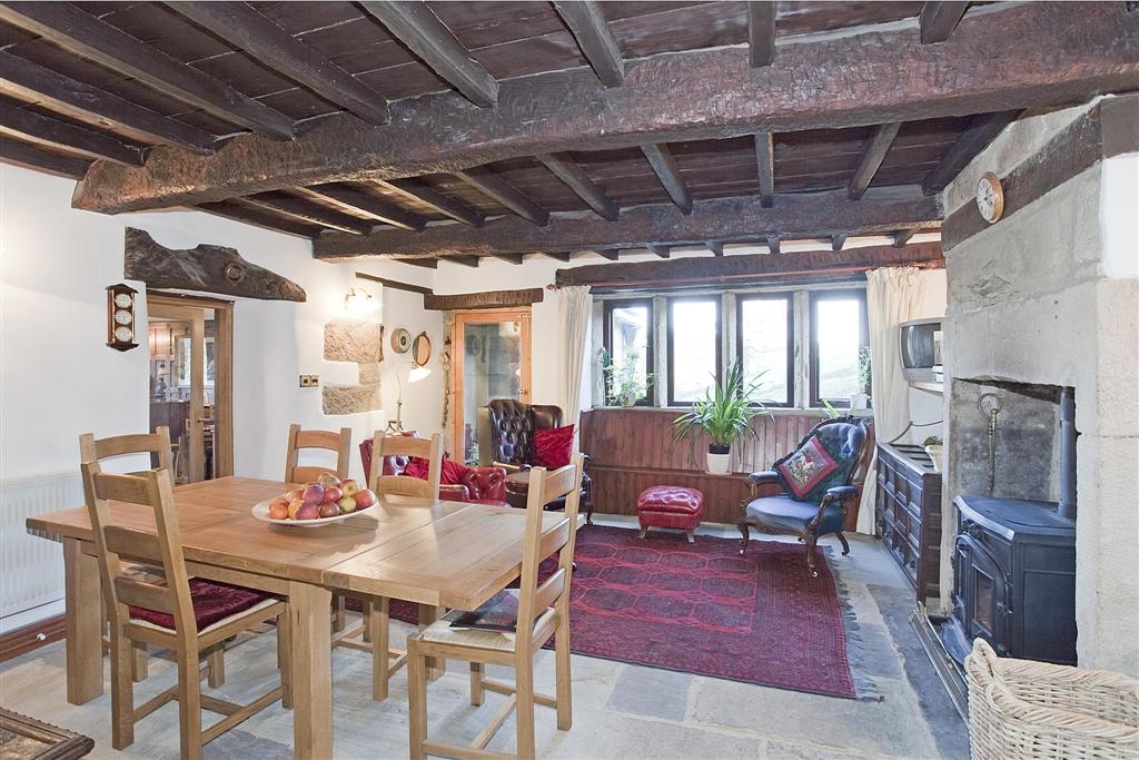 5 bedroom detached house To Let in Halifax - Photograph 17