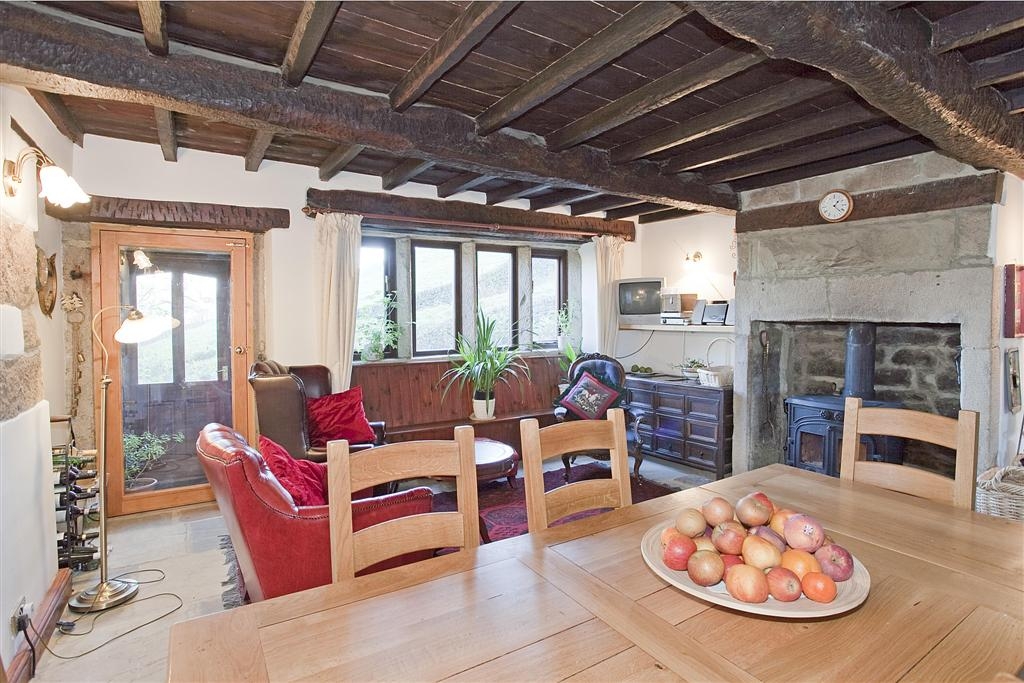 5 bedroom detached house To Let in Halifax - Photograph 18