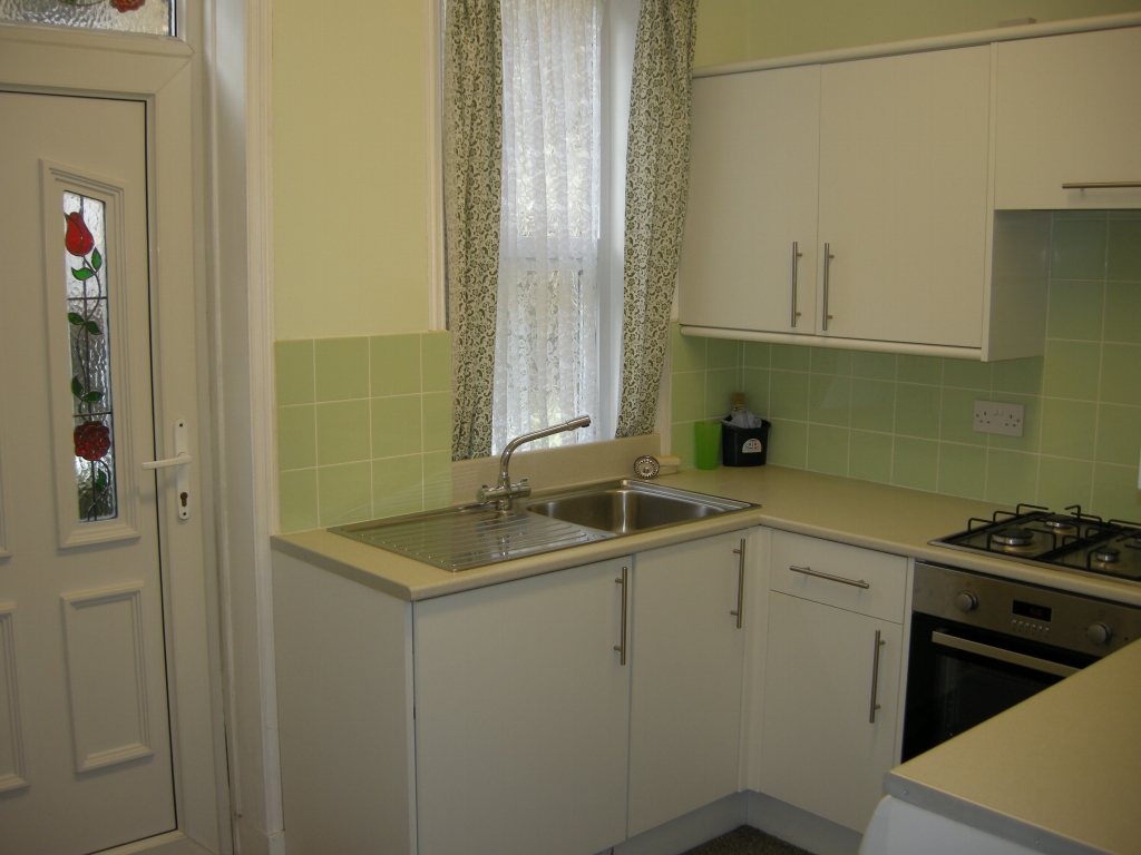 2 bedroom mid terraced house To Let in Hebden Bridge - Photograph 4