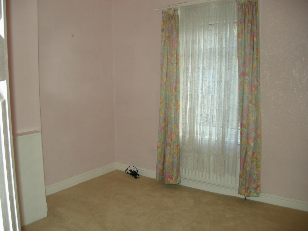 2 bedroom mid terraced house To Let in Hebden Bridge - Photograph 5