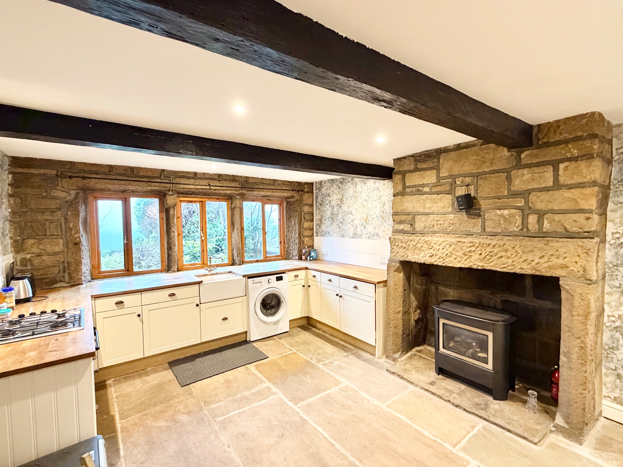 2 bedroom end terraced house For Sale in Hebden Bridge - Property photograph.