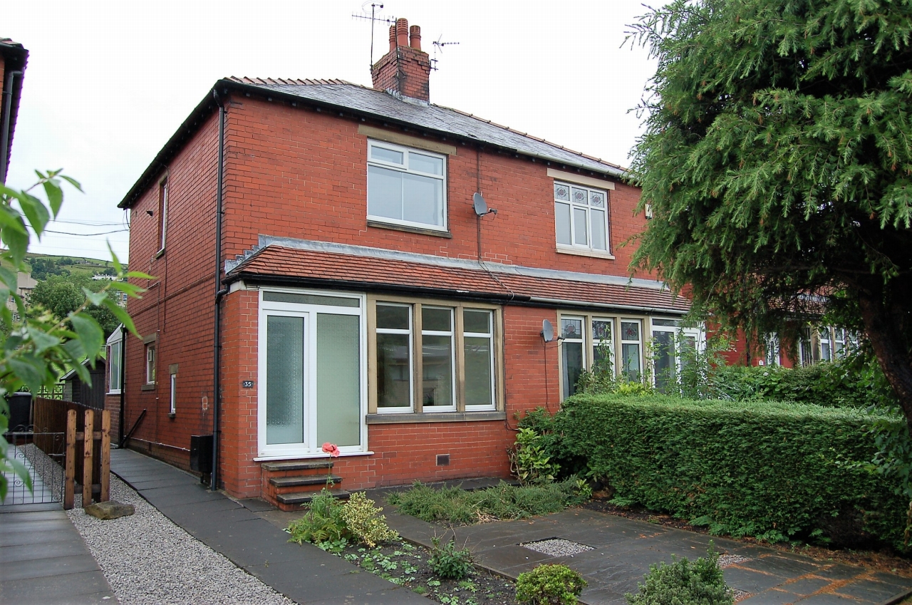 2 bedroom semi-detached house Let Agreed in Hebden Bridge - Photograph 1