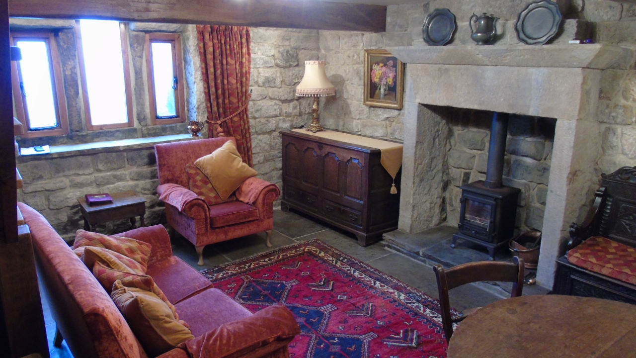 2 bedroom semi-detached house To Let in Todmorden - Photograph 2